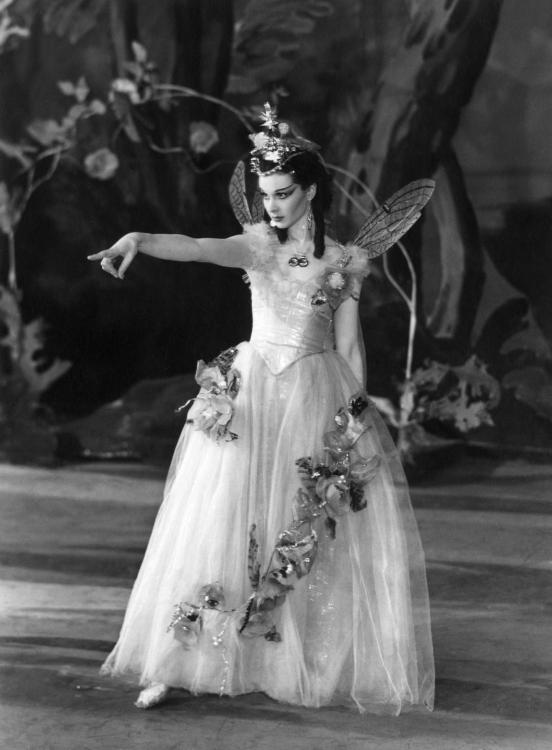 Vivien Leigh (as Titania)